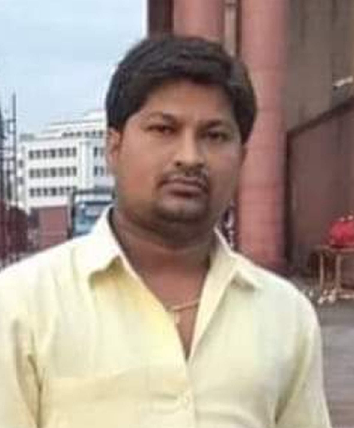 Bike riding teacher dies due to collision with truck