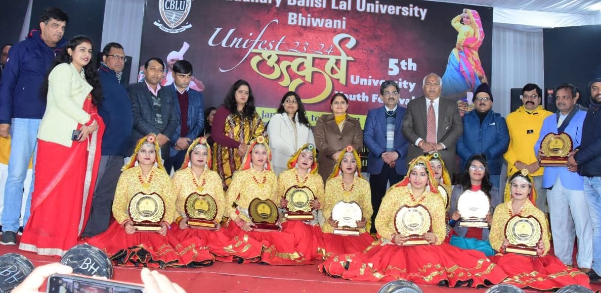 At the conclusion of the Youth Festival, the guests honored the winning participants.