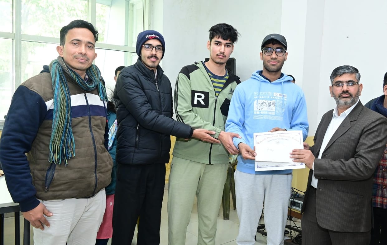 DAV College Faridabad First in Quiz