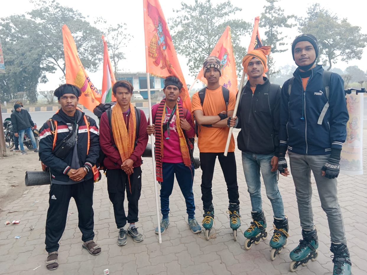 People welcomed the devotees going to Ayodhya