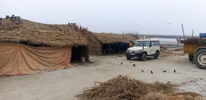Sadhus, saints and devotees start arriving at Dhaighat