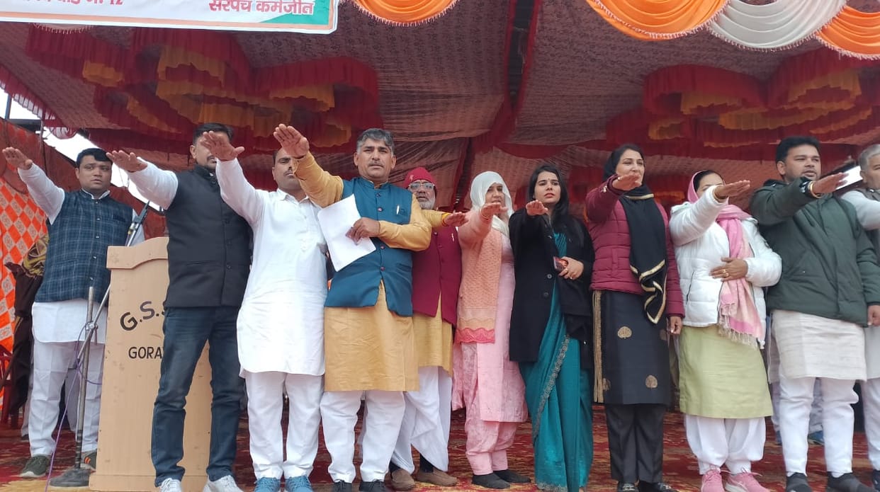 Welcome of Vikas Bharat Sankalp Yatra on reaching village Girava