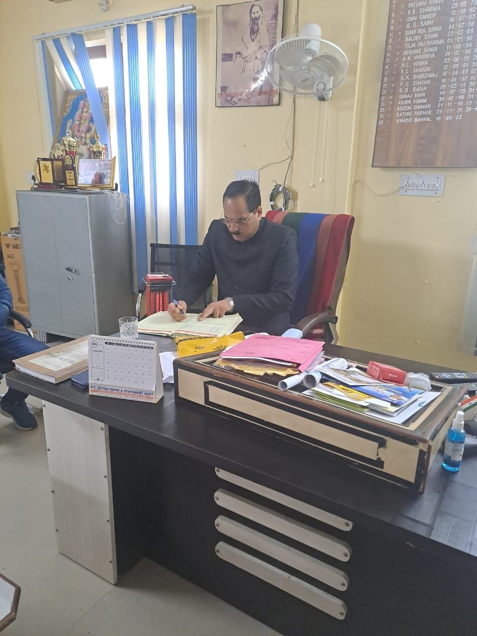 DDE una conducted surprise inspection of Gondpur Banehada School