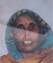 Girl commits suicide by jumping in front of train, mother also dies to save her