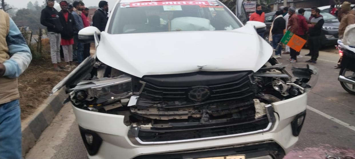 dhanghata mla escape in accident