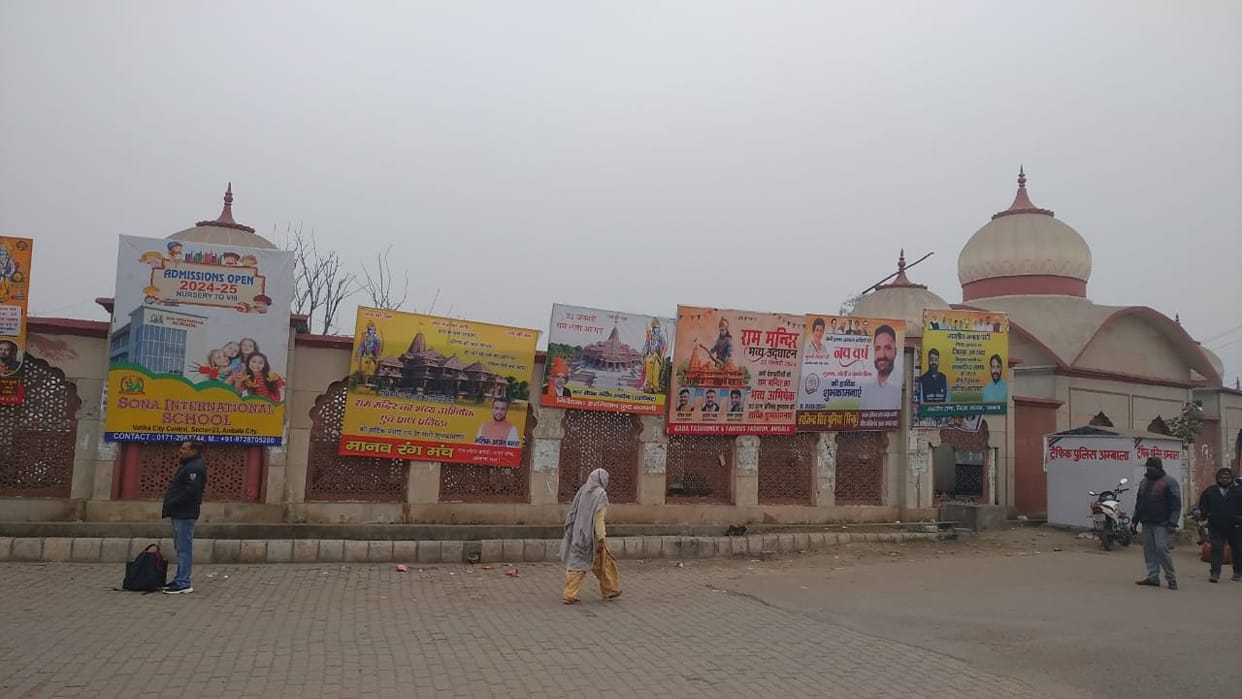 Illegal hoardings at dangerous places on highways, corporation silent
