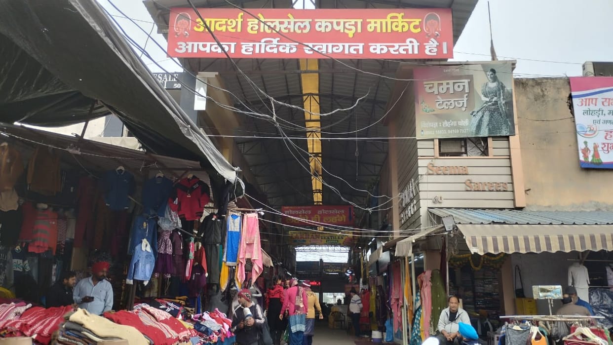 Shopkeepers have arrears worth lakhs and are not getting the benefit of ownership scheme.