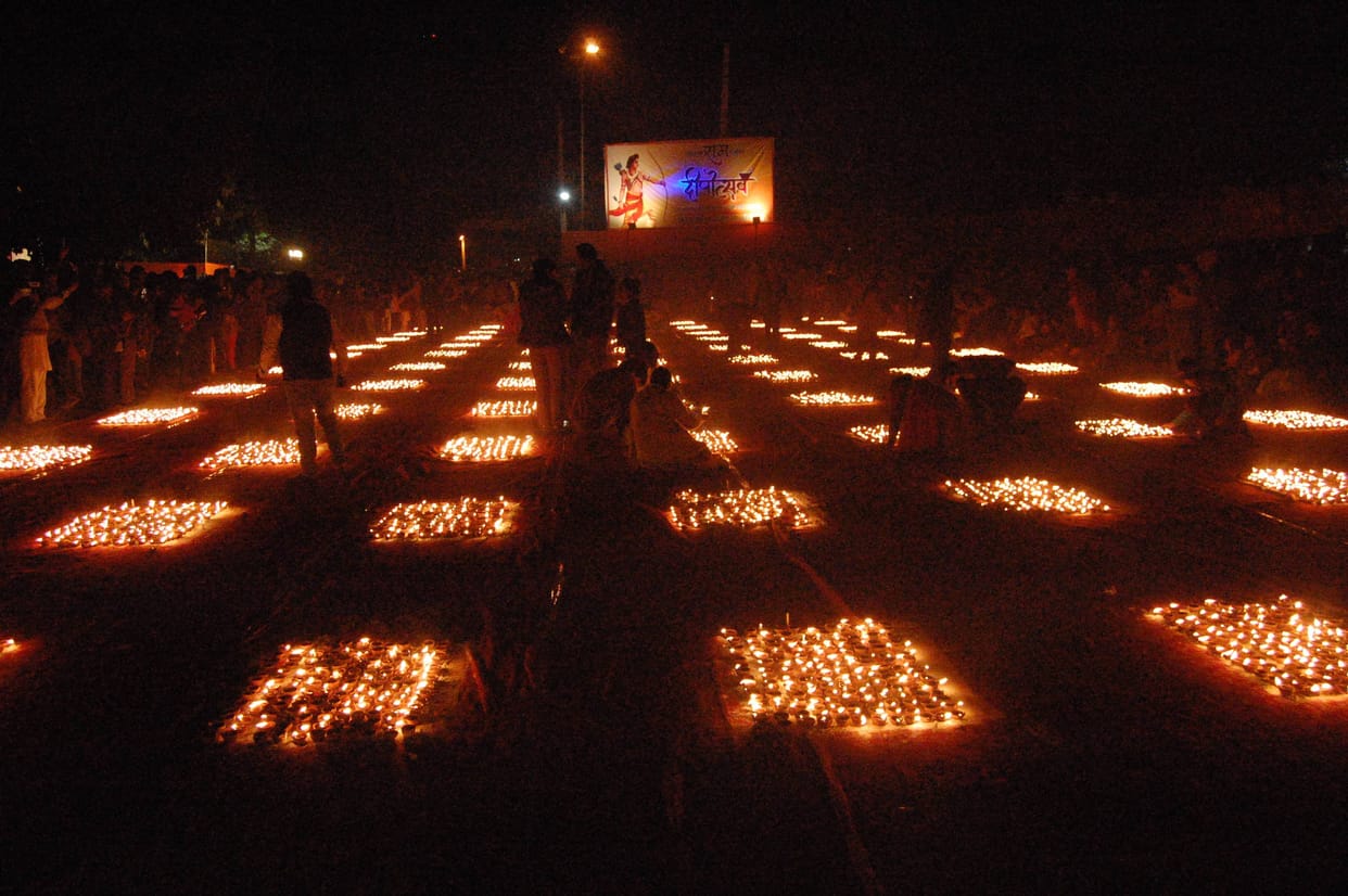 Celebrated Deepotsav by lighting 21 thousand lamps in the city