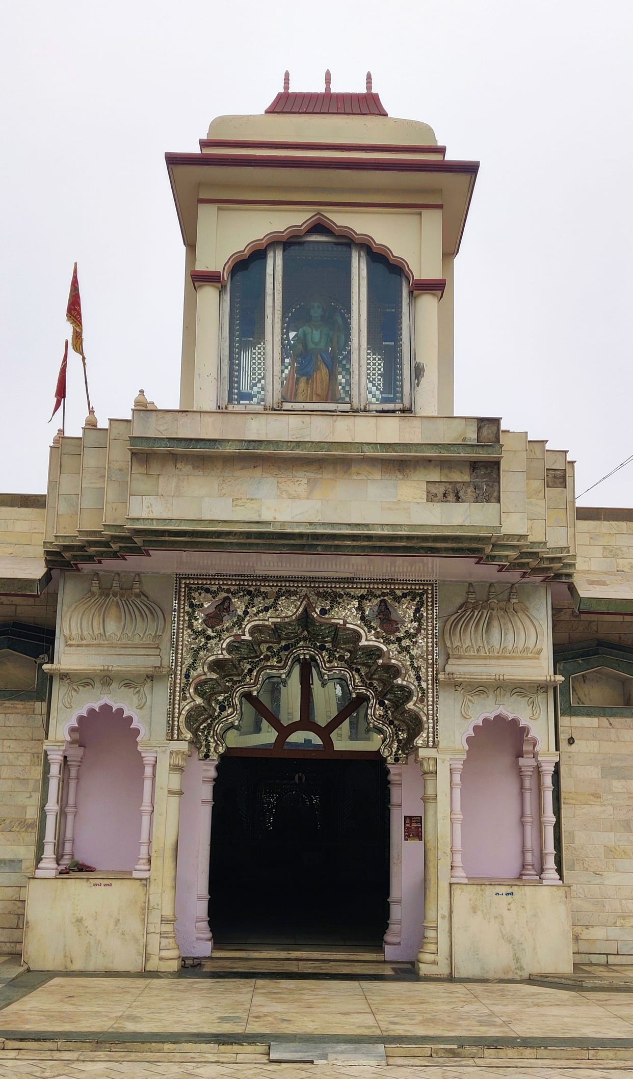 Glass work in Chhoti Kashi