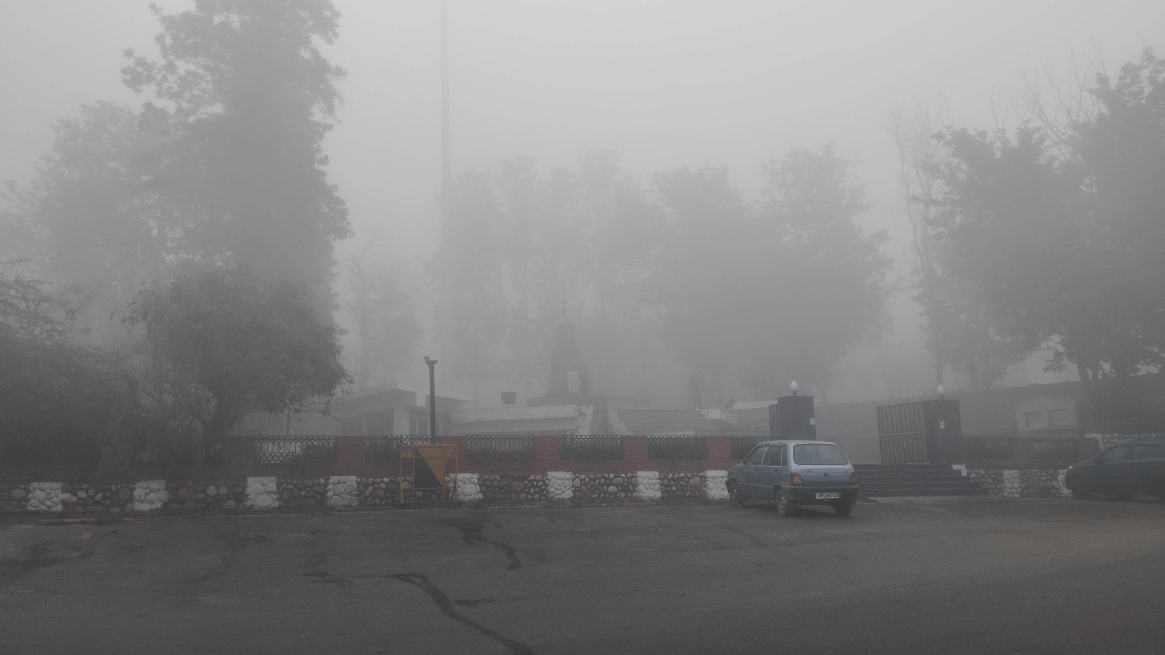 Bilaspur in the grip of cold wave since two days