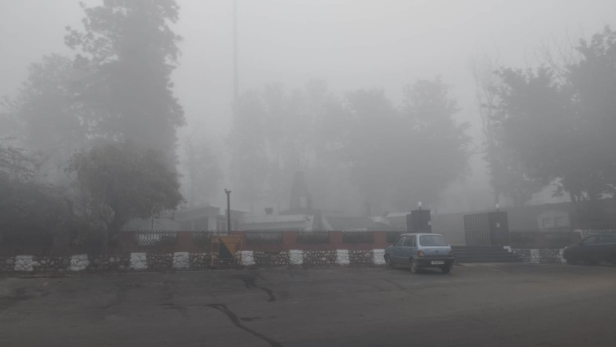 Bilaspur in the grip of cold wave since two days