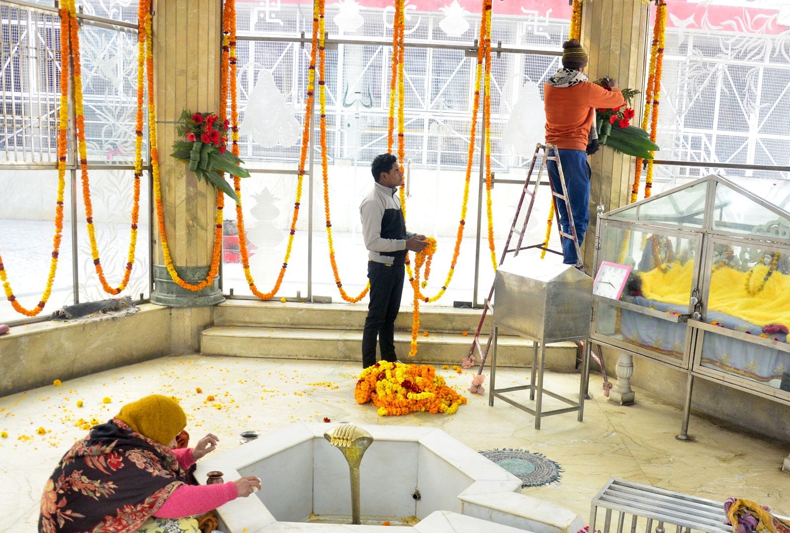 Shri Ram procession taken out, welcomed with shower of flowers