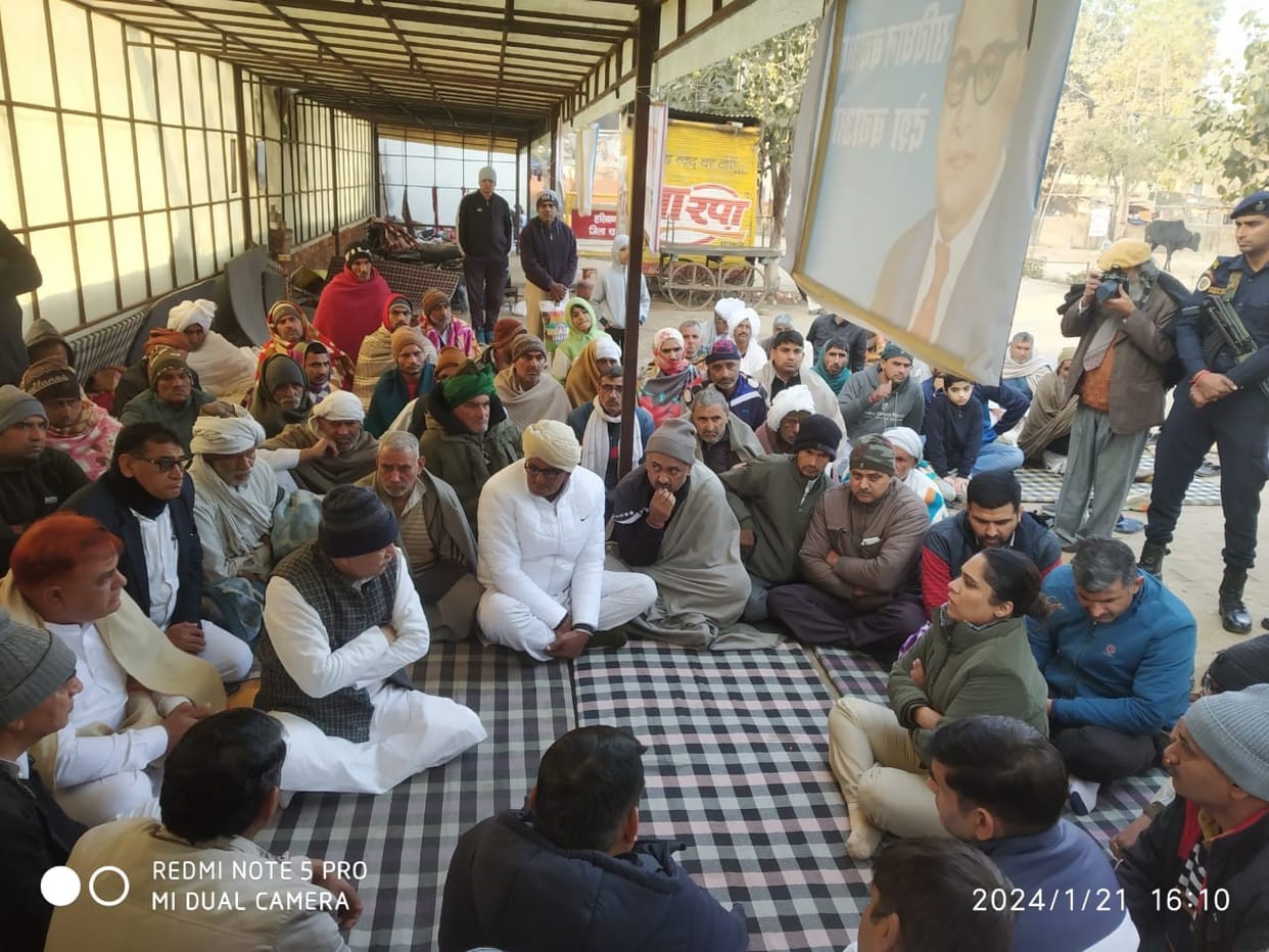 SP reached the protest site, assured to do justice