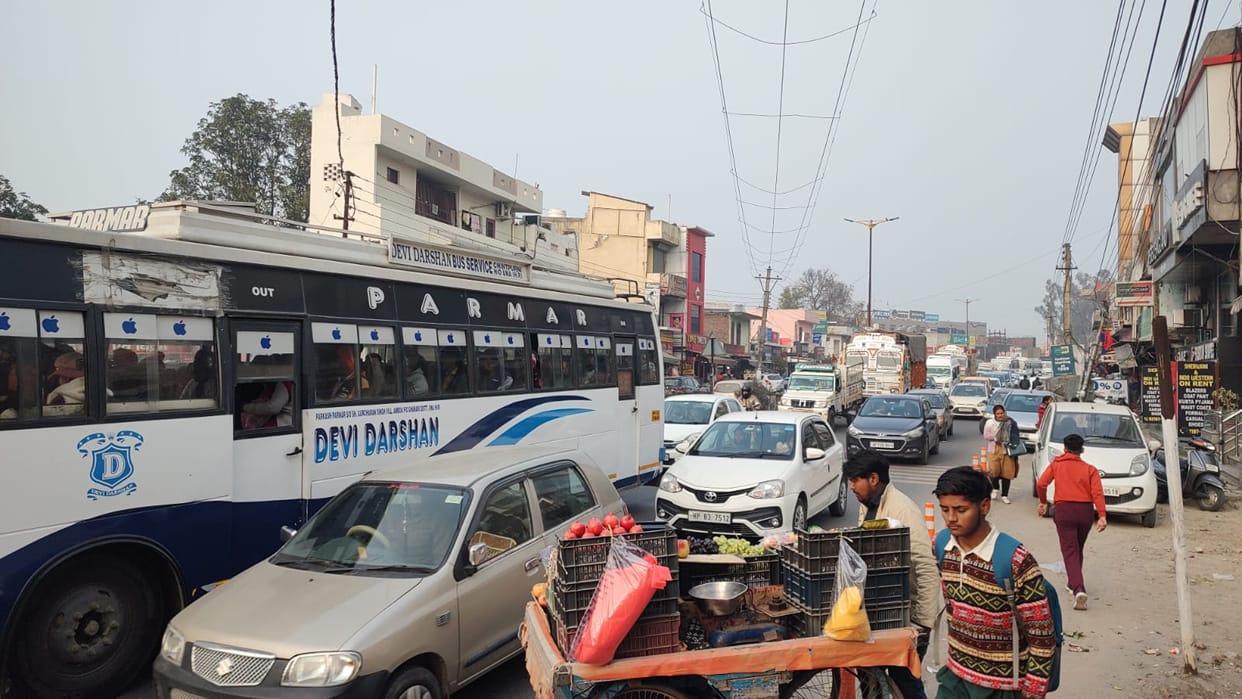Collision between bus and car, jam for half an hour