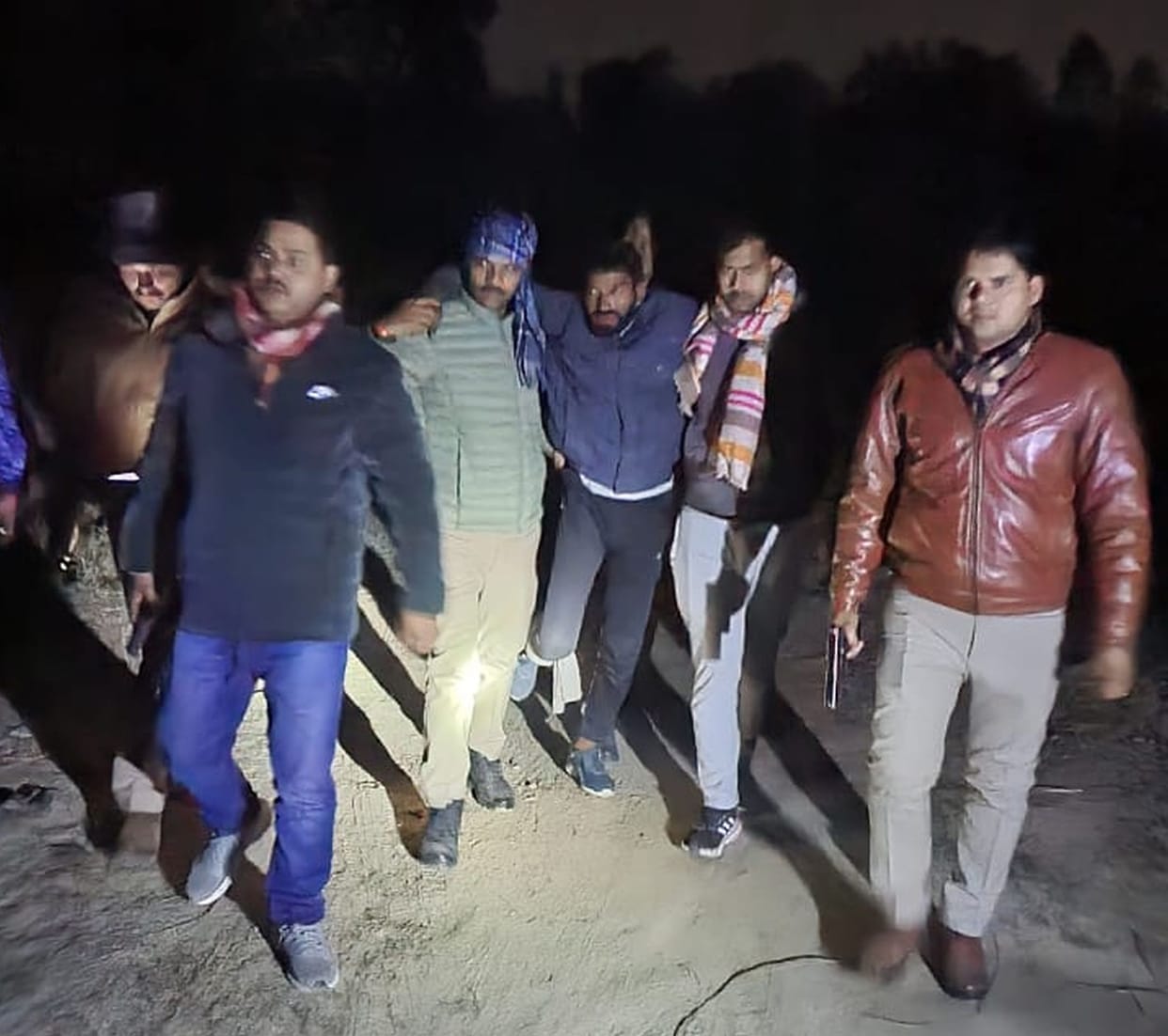 A criminal carrying a reward of Rs 25,000 was caught in an encounter.