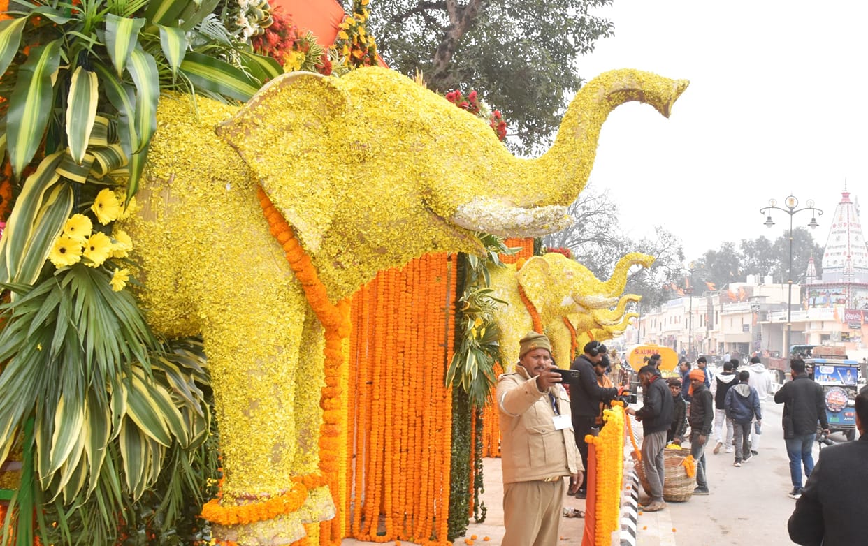 Ayodhya decorated with 2500 quintals of flowers, consignment from Thailand and Argentina
