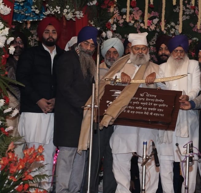 After seeing the darshan, Nihal became friends with Jivan Guru Tera