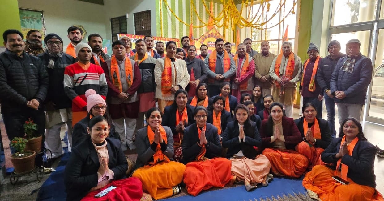 Sung hymns and worship in Universal School