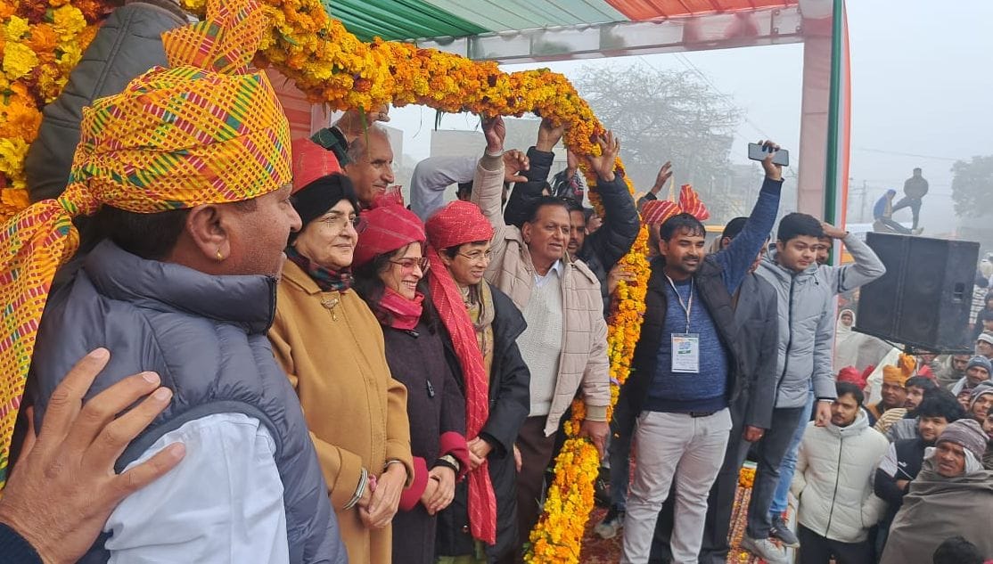 Congress workers welcomed the Sandesh Yatra