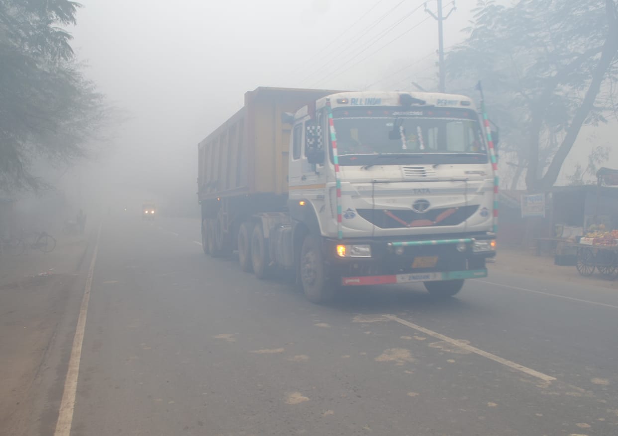 Fog slowed down the speed of vehicles, people hid in their homes