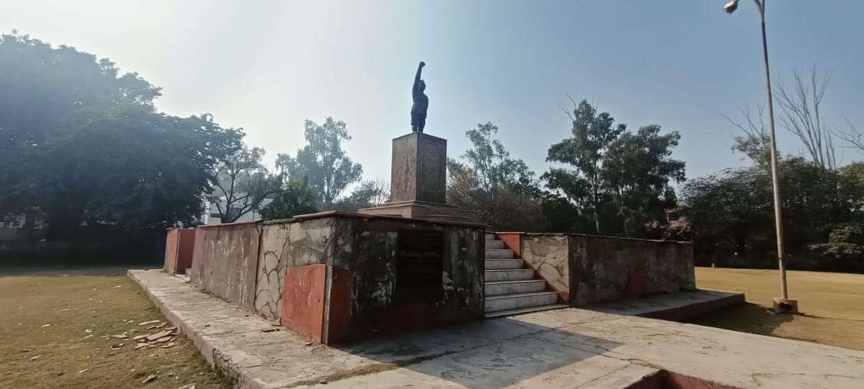 Subhash Park in front of Deputy Commissioner office and ADC residence is in bad condition, yet officers are unaware.