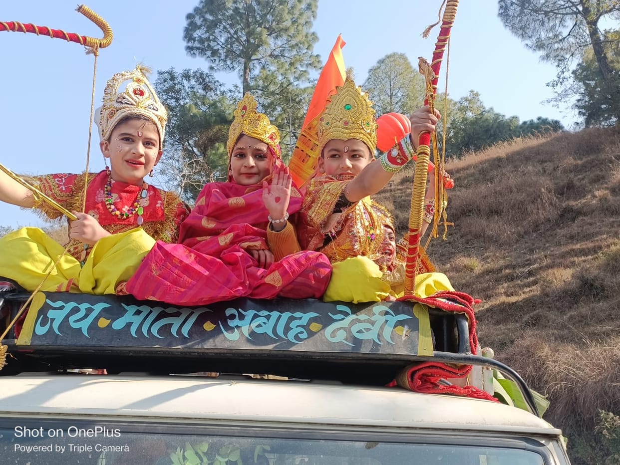 Galod became happy with Ram, people showered flowers on Shobha Yatra