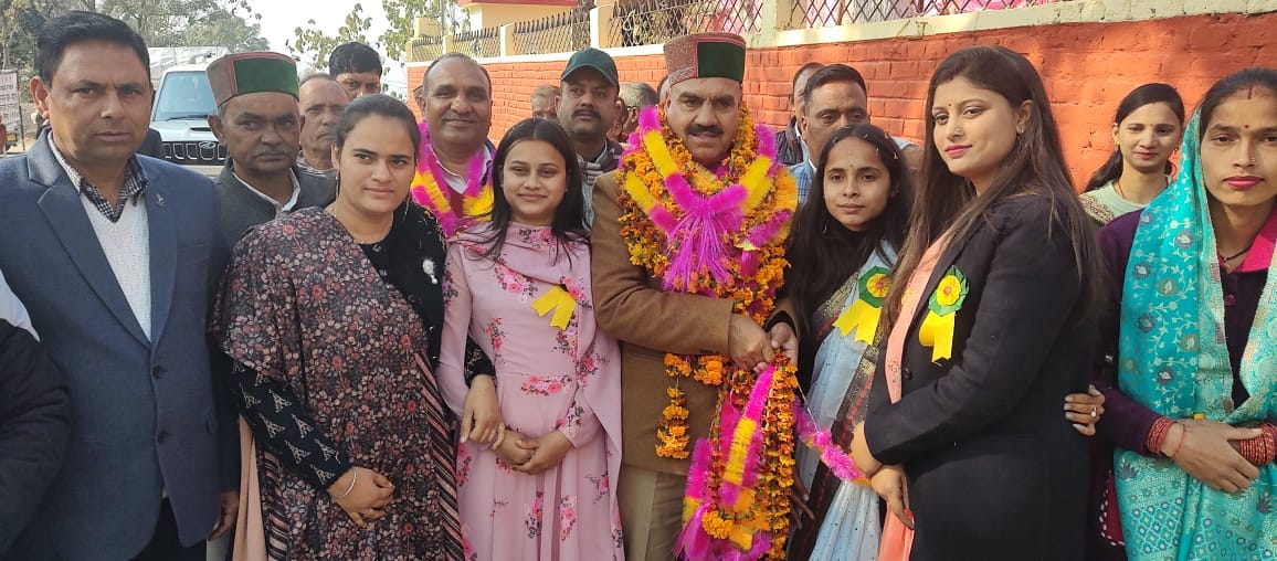 MLA Lakhanpal awarded meritorious students in Sohari School