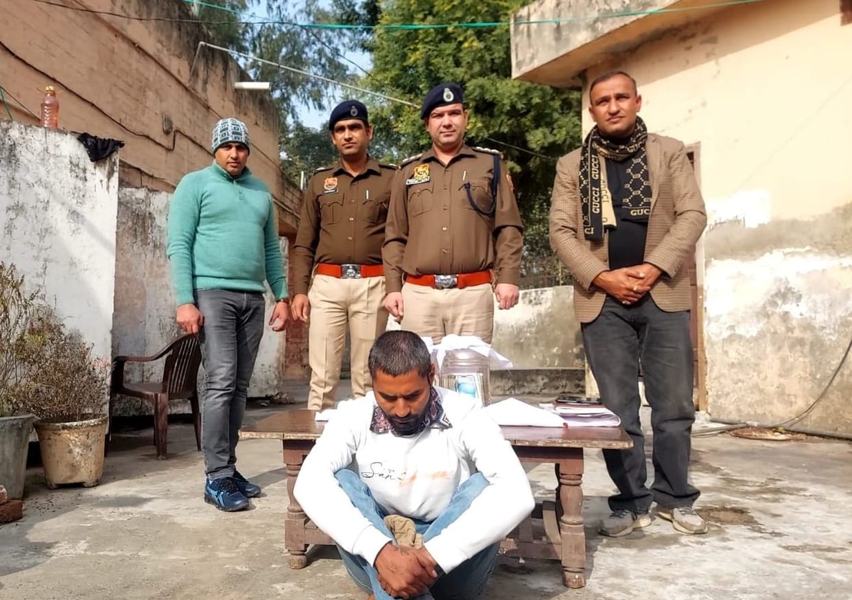 Rs 5.94 lakh cash and mobile phones worth Rs 1.25 lakh recovered from robbery accused