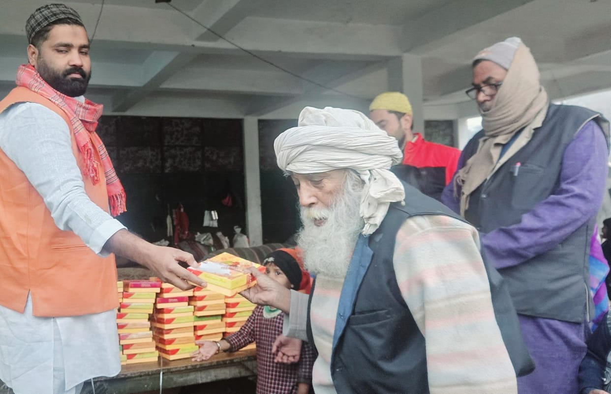 Muslim Rashtriya Manch distributed food packets