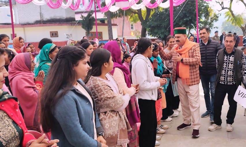 MLA Indradutt distributed awards to the meritorious