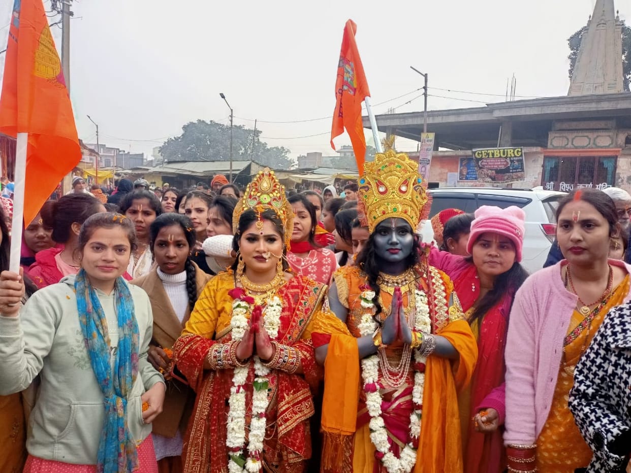 People danced to the tune of 'Bhay Prapat Kripala, Deendayala...'