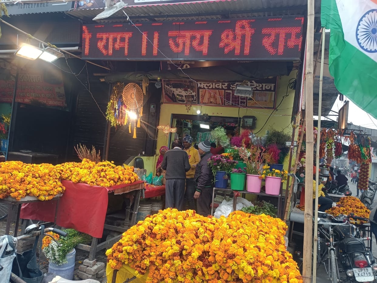 Flower sellers broke records, flowers sold up to Rs 200 per kg