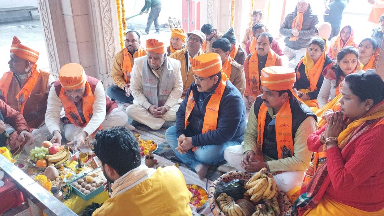 The procession of Lord Shri Ram took place riding on the chariot