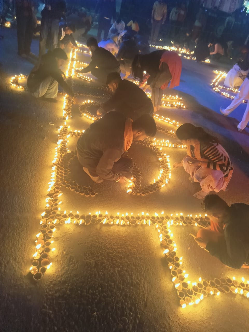More than 16,000 lamps lit in Ram Mandir Bada