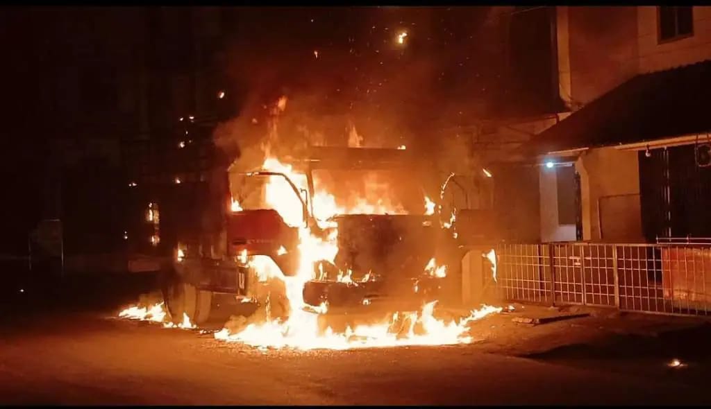 A canter standing near the police station turned into a ball of fire.
