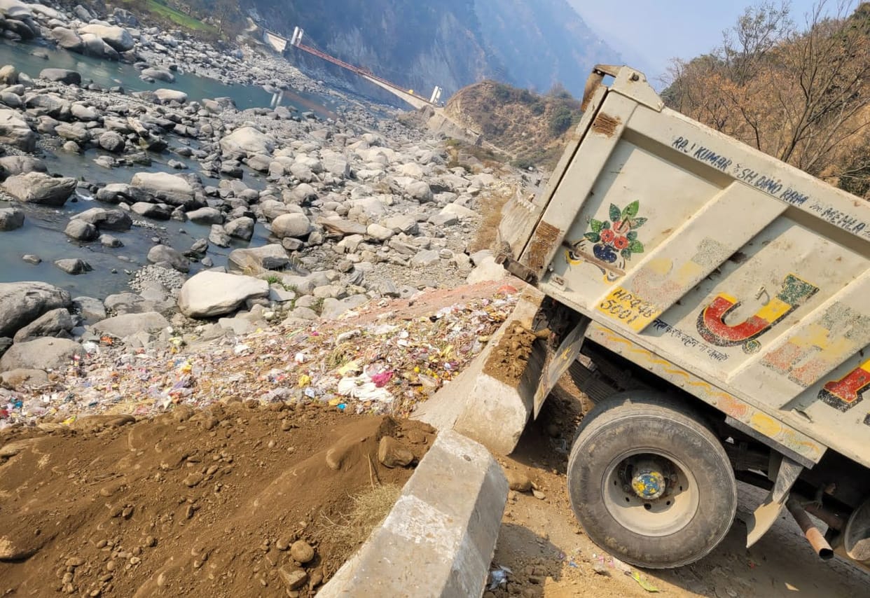 Contractor polluting Ravi fined Rs 10,000