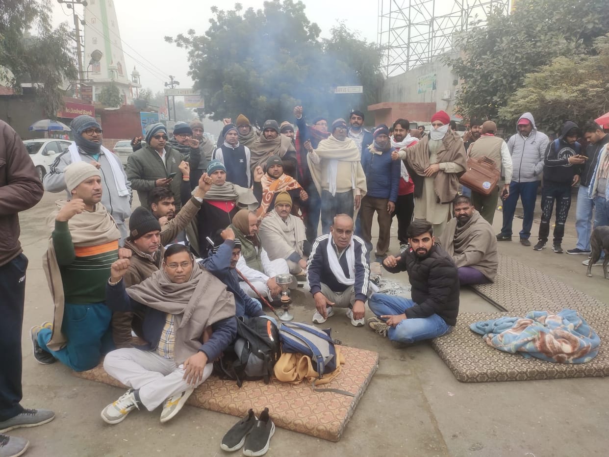 Employees sitting on strike, roadways buses jammed