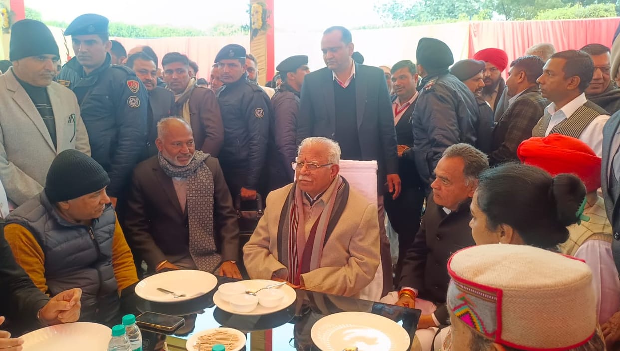 Chief Minister Manohar Lal arrived at the wedding ceremony of MLA Laxman Napa's son.