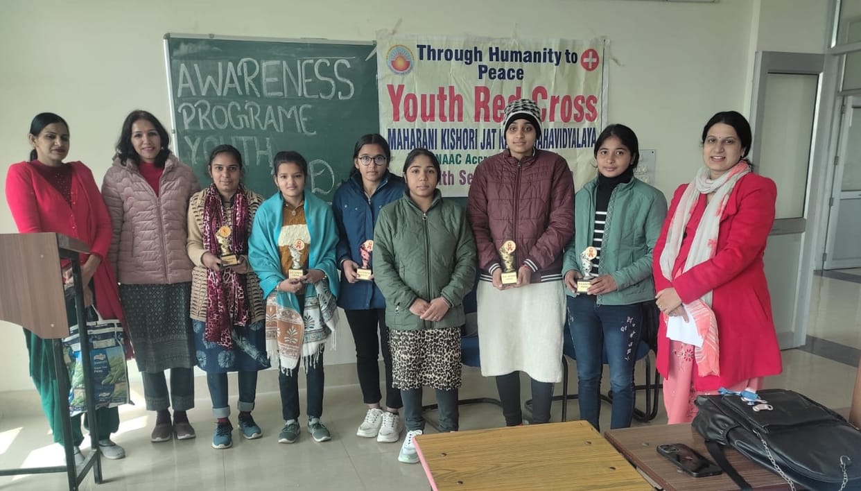 Suggested girl students to avoid drugs on Youth Day: Dr. Kusum