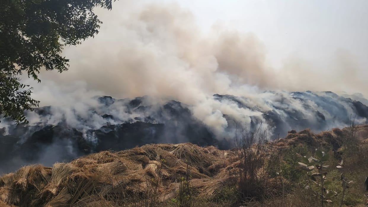 400 acres of stubble collected on Sanghi Road in Khidwali village set on fire