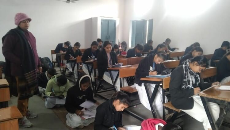 बोर्ड परीक्षा का ऐसा डर: छात्रा भूल गई अपनी ही कक्षा, जिला महिला अस्पताल में पहुंचा अजीब केस