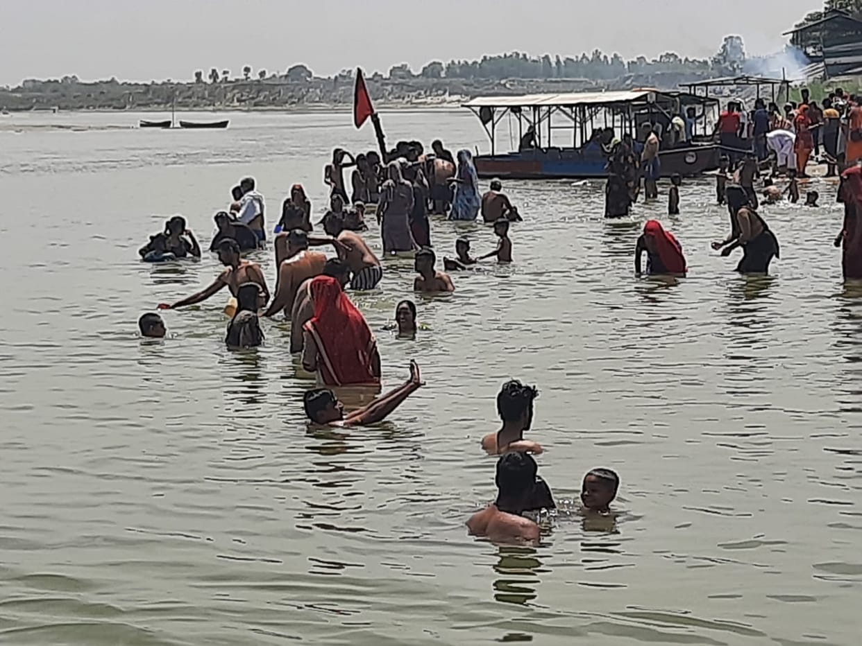 Devotees take a dip of faith in Ganga on Paush Purnima