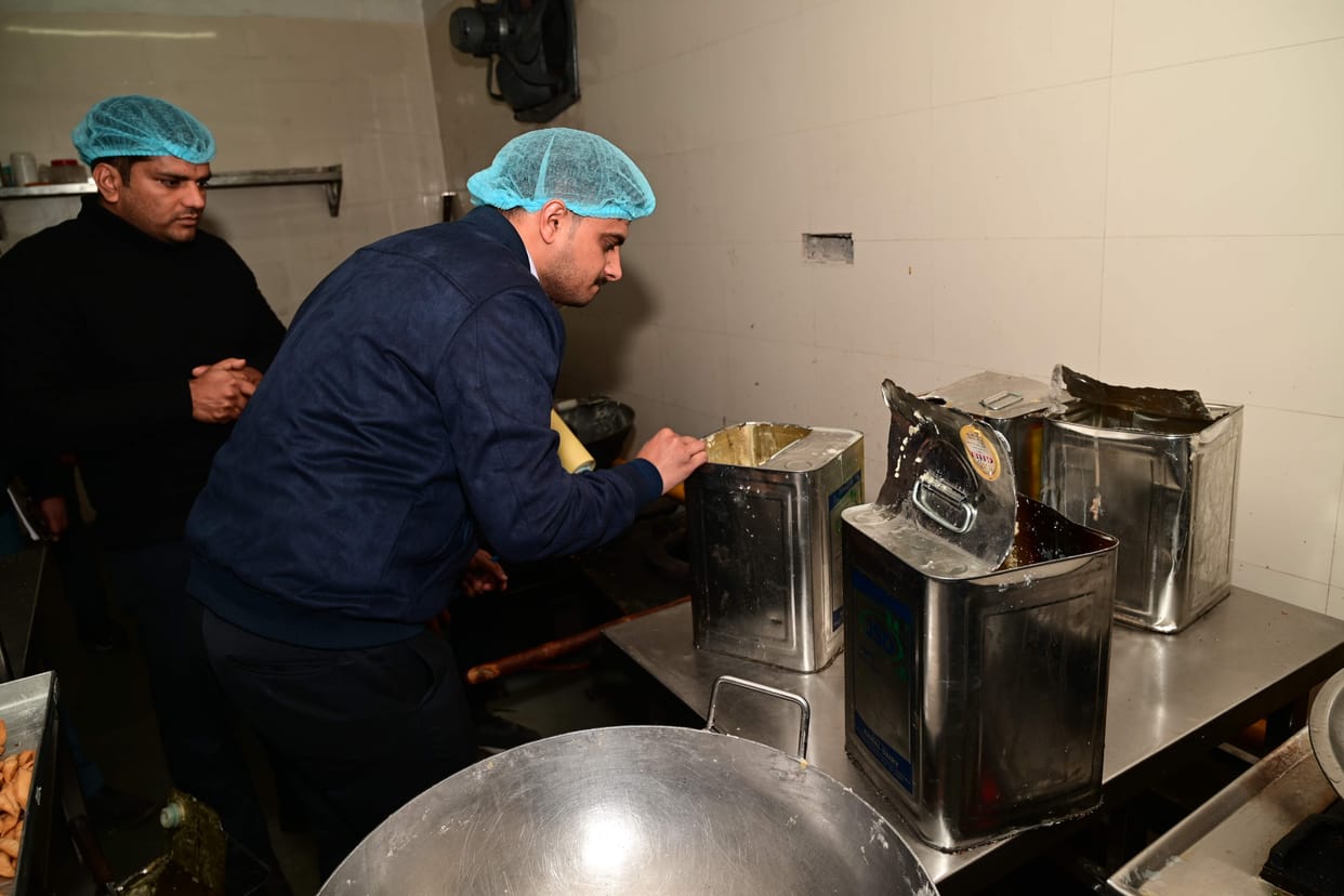 Uttarakhand News: Expiry date food items are being sold indiscriminately in Haldwani