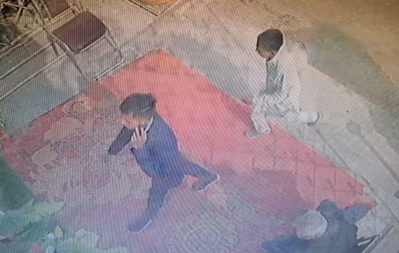 Two youths ran away from the marriage hall with a bag full of Rs 7 lakh cash.