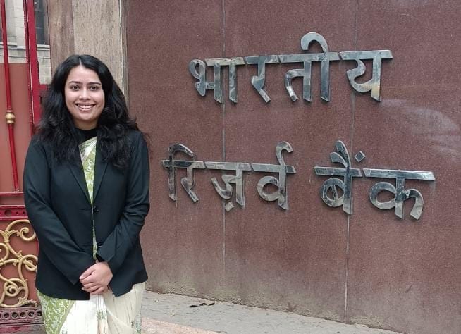 Pallavi became officer in Reserve Bank of India