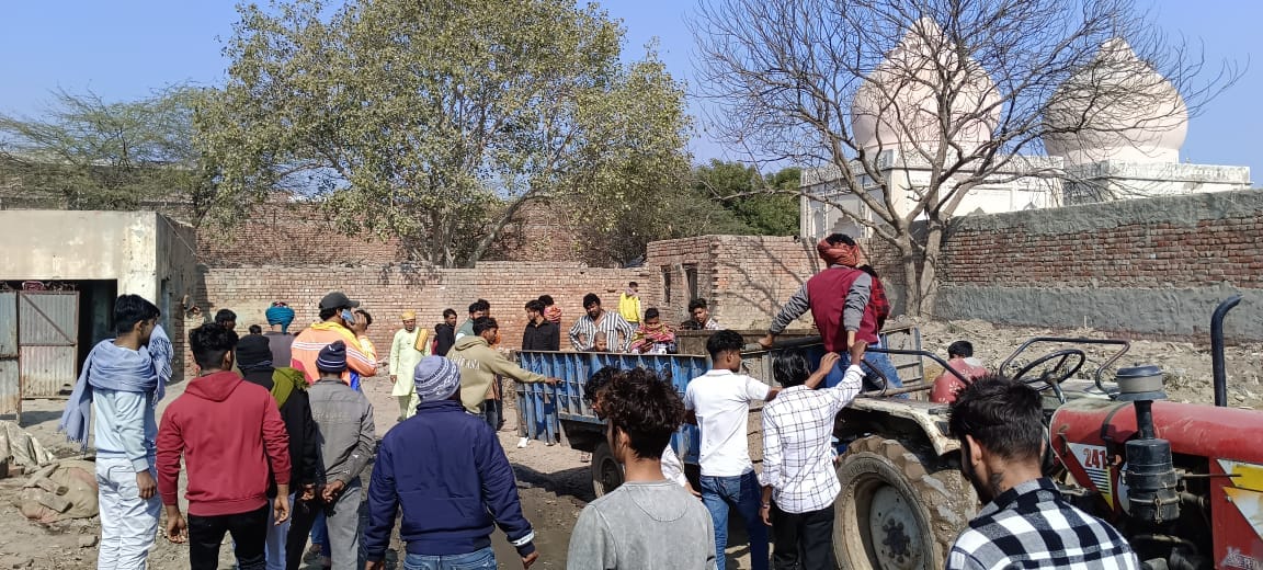 Cow servants got angry after seeing the slaughtered cows in the cattle shed, police team reached the spot.