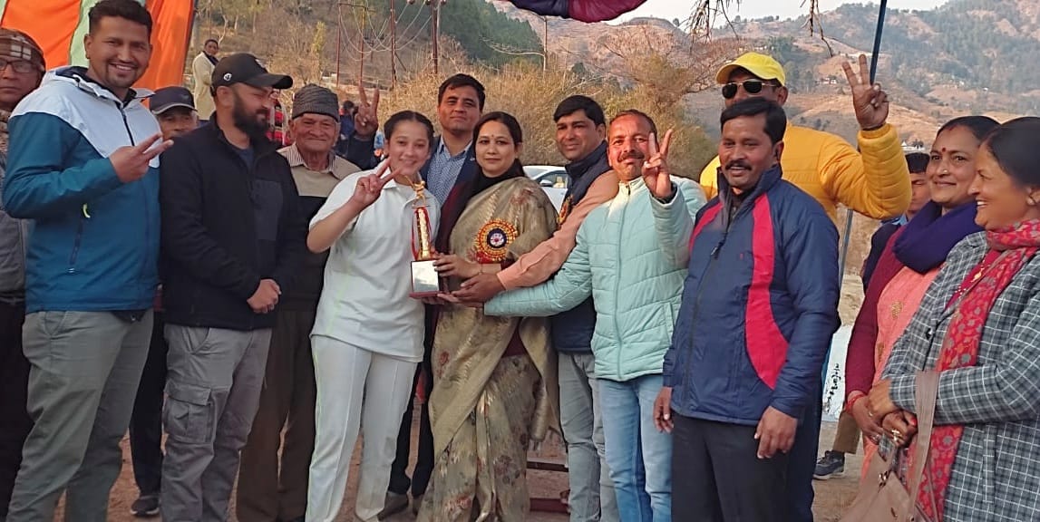 GIC Devalthal women's team won the cricket final