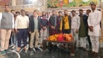 यादव धर्मशाला में आयोजित युवा पंचायत कार्यक्रम में सृजन यादव का स्वागत करते युवा--स्रोत--स्वयं