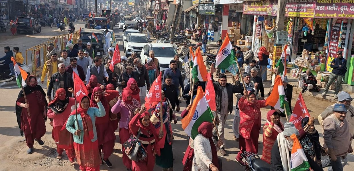 Farmers took out tractor march in Charkhi Dadri