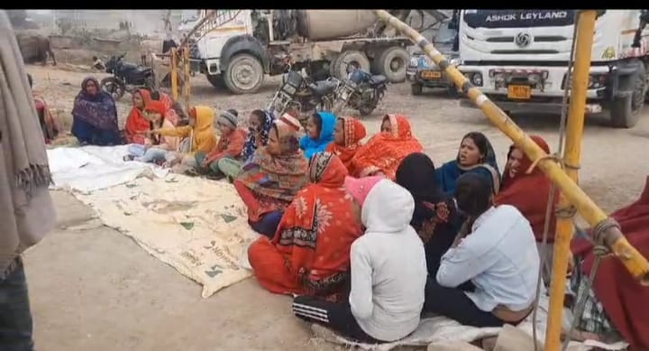 Villagers angry over stoppage of drinking water supply staged a protest